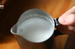 打奶泡粗糙太厚了还能挽救吗？打发细腻质感的奶泡需要注意什么