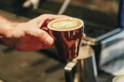 星巴克拿铁咖啡和卡布奇诺哪个好喝 拿铁咖啡口感形容牛奶比例