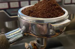 做意式浓缩咖啡为什么要布粉？布粉后对咖啡萃取有什么影响？