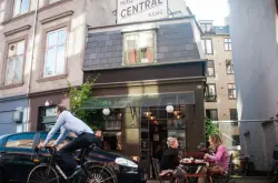 丹麦：发现世界最小酒店 设计在全市最小咖啡馆之上 仅一间房