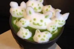 日本甜品店制作3D抹茶咖啡拉花 用小猫咪感受抹茶咖啡的萌态