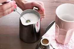 咖啡奶泡打奶器的选择与使用