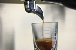 如何评判一杯意式咖啡的好坏：意式咖啡油脂的判定方法颜色判定