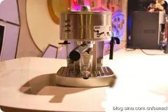 德龙EC330S半自动咖啡机制焦糖玛琪雅朵