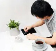 Di Wu设计：DIY拼图咖啡桌