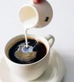 黑咖啡加牛奶有利于身体健康