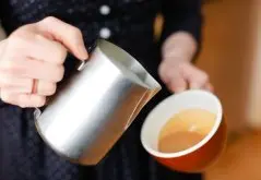 咖啡拉花技巧 叶形咖啡拉花教程