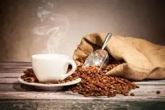 地中海咖啡制作 咖啡杯中的香料