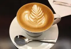 喝咖啡不贪杯 过多摄入咖啡因可能导致房颤