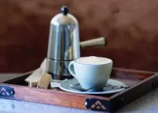 用法国电影里的摩卡咖啡壶煮咖啡的技巧