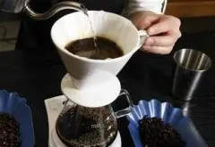 手冲式咖啡制作 掌握注水的速度是关键