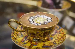 哈萨克斯坦一酒店推出金箔咖啡