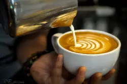 一杯咖啡拿铁的制作过程【咖啡系列】手把手教你在家如何制作咖啡