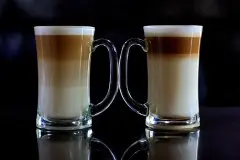 判断奶泡质量如何打奶泡咖啡拿铁意式风味咖啡