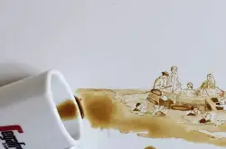 震惊！泼洒出来的咖啡在她手中居然变成了美丽的画。