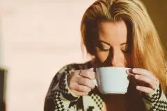 每天喝好几杯？女性“咖啡成瘾”易生理不顺...难怀孕