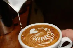 意式咖啡制作教程介绍--了解做咖啡时几个打奶泡的误区