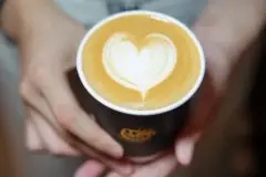 喝完再走吧，澳大利亚一咖啡馆鼓励减少使用一次性咖啡杯