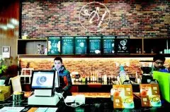 放弃高薪，高职生回武汉创业开起个性咖啡馆