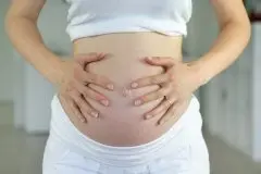 怀孕喝av毛片产黑宝宝？怀孕真的不能喝av毛片吗？