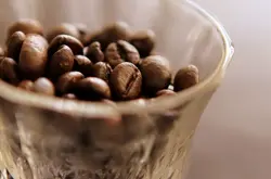 来杯手冲咖啡吧！依个人口味挑选咖啡豆
