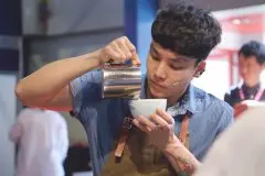 2017年WLAC拉花冠军，泰国清迈三家咖啡店Ristr8to的创始人