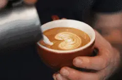 【拉花视频欣赏】咖啡拉花的技巧及操作順序介紹