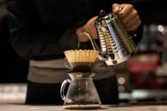 手冲咖啡是什么？跟一般以机器制作出的意式浓缩咖啡有什么分别？