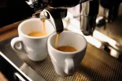意式咖啡制作方法视频教学 -研磨、填压、萃取和蒸奶