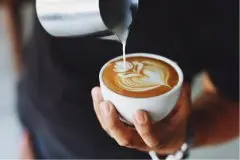 [拉花教学视频]咖啡拉花要注意的细节 拉花前习惯刮奶泡可不可行