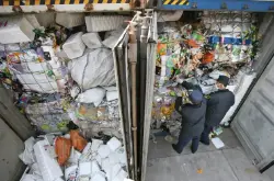不要洋垃圾！星巴克纸杯面临垃圾处理危机，中国不再接受洋垃圾