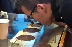 咖啡品鉴师用最专业的品鉴咖啡方式，教你如何品鉴一杯好咖啡！