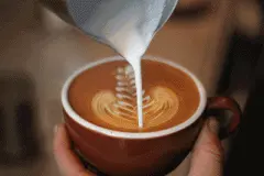 咖啡拉花压纹成型手法原理 融合对拉花影响 咖啡上的奶泡有什么用