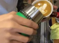 简易咖啡拉花教学 咖啡拉花简单小天鹅单翅天鹅拉花步骤视频