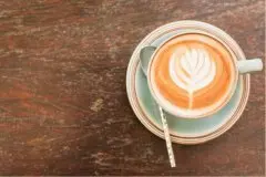 咖啡拉花练多长时间 拿铁咖啡如何打奶泡牛奶咖啡均匀融合技巧