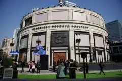 上海星巴克多少个门店？星巴克全球最大门店上海开幕 半足球场大
