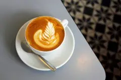 咖啡奶泡打发标准 奶泡发泡程度如何判断 拿铁咖啡为什么要打奶泡