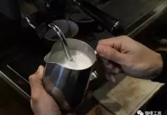 奶泡怎么做 纯牛奶可以打奶泡吗 如何用热鲜奶制作完美拉花