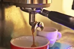 金杯准则使用于意式咖啡吗？怎么判断意式咖啡萃取不足或萃取过度