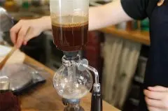 虹吸壶煮咖啡视频分享 星巴克虹吸咖啡做法和手冲咖啡的区别