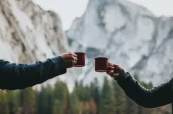 在外出旅行/露营时如何冲煮咖啡？野外冲煮咖啡有什么需要注意？