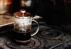 法压壶和手冲哪个好喝？手冲咖啡壶和法压壶哪个好用？