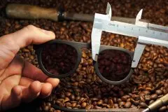 用剩的咖啡渣创意新品 绿色产业如何利用咖啡渣为成分制成眼镜框