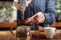 六大类茶叶怎么正确用开水冲泡的方法与要领 有絮状物正常能喝吗