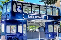 福州瑞幸双层巴士咖啡车有创意吗瑞幸品牌颜色什么蓝有哪些主题店