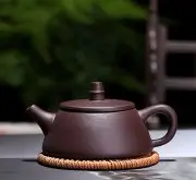宋种黄枝香型单枞茶用老旧紫砂壶怎么冲泡？用多少度水来泡合适？