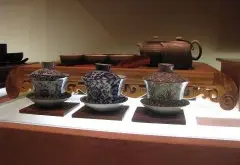 紫砂壶和盖碗哪个用来泡英红9号红茶的区别更好？哪个更实用？